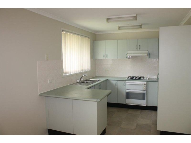 13  Glenelg Crt, Wattle Grove NSW 2173