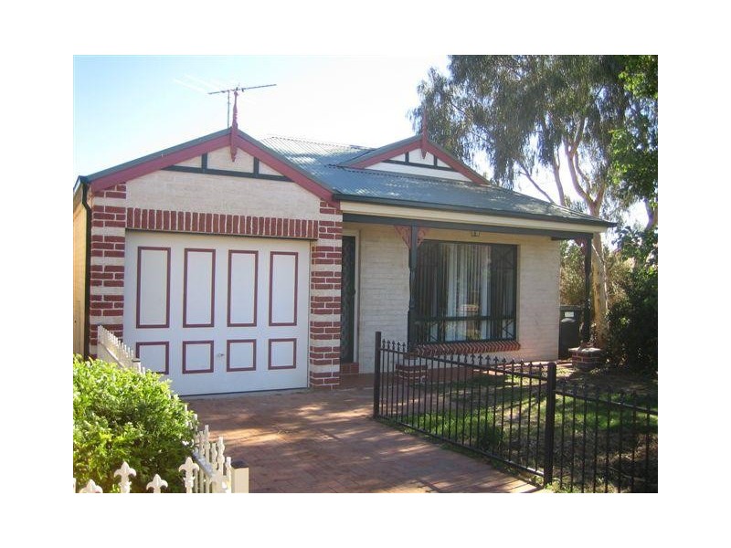 38 Banyule Crt, Wattle Grove NSW 2173