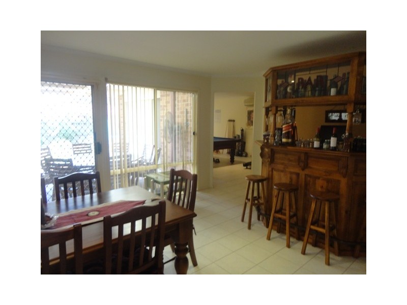 8 Glenelg Court, Wattle Grove NSW 2173