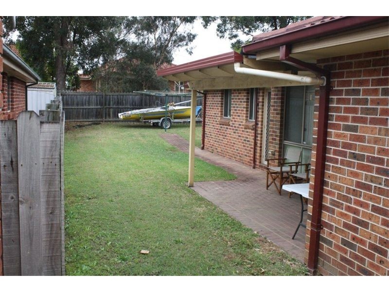 37  Burdekin Ct, Wattle Grove NSW 2173