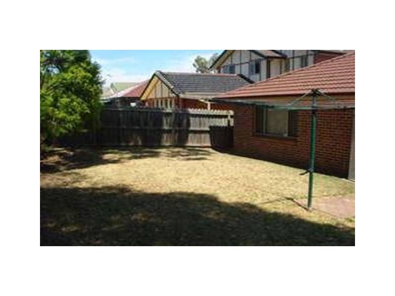 37  Burdekin Ct, Wattle Grove NSW 2173