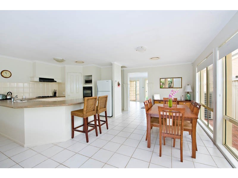 16 Geebung Crt, Voyager Point NSW 2172