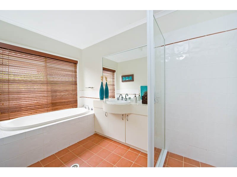 16 Geebung Crt, Voyager Point NSW 2172