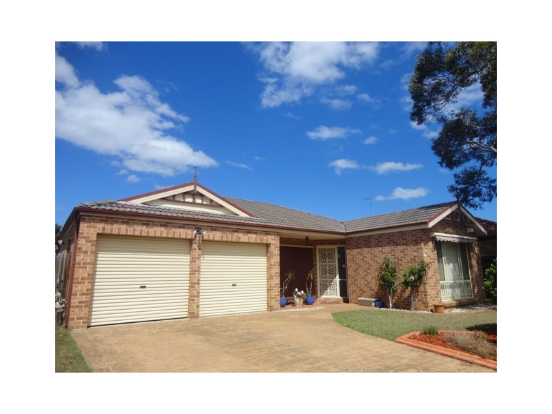 8 Glenelg Court, Wattle Grove NSW 2173