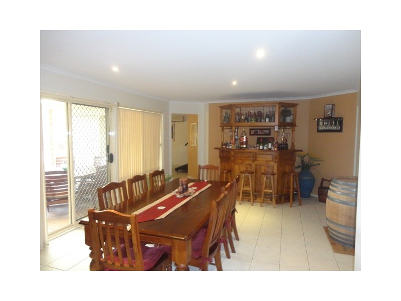 8 Glenelg Court, Wattle Grove NSW 2173