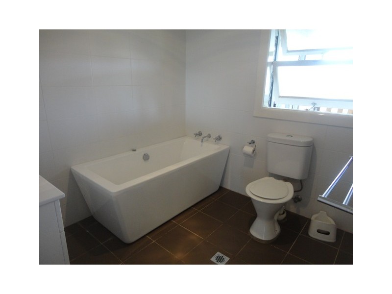 15 Cowper Street, Picton NSW 2571