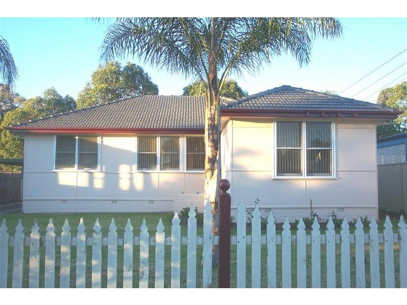 35 Brallos Ave, Holsworthy NSW 2173