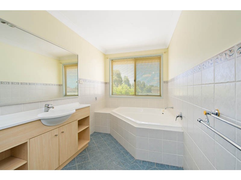 1 Ajuga Crt, Voyager Point NSW 2172