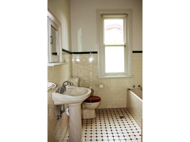 24b Canberra Ave, Casula NSW 2170