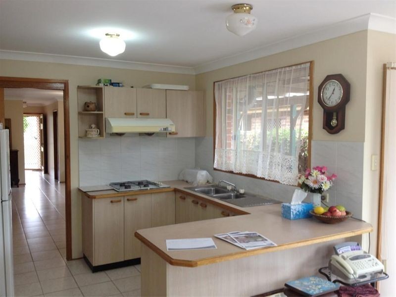 68  Daintree Dr, Wattle Grove NSW 2173