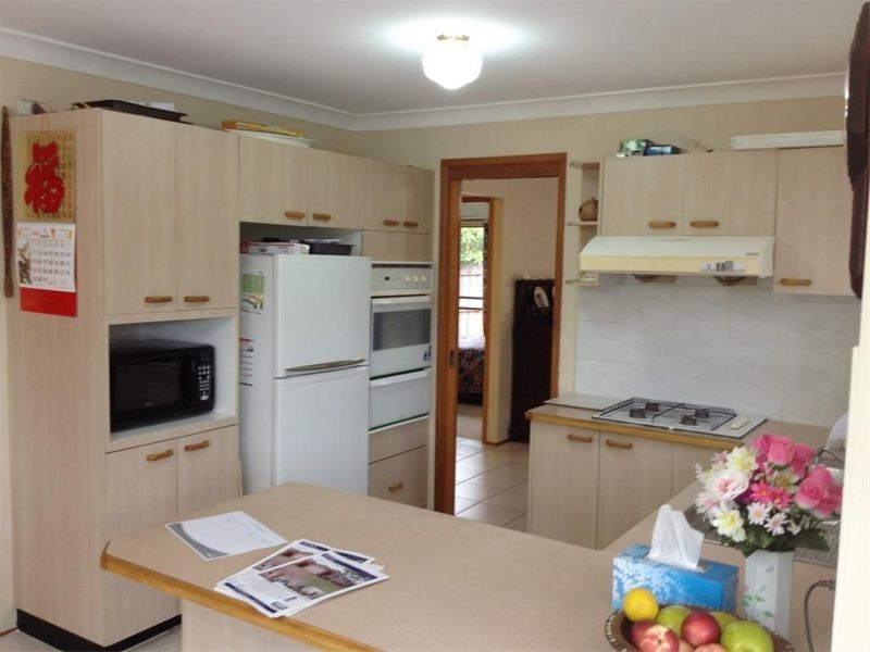 68  Daintree Dr, Wattle Grove NSW 2173