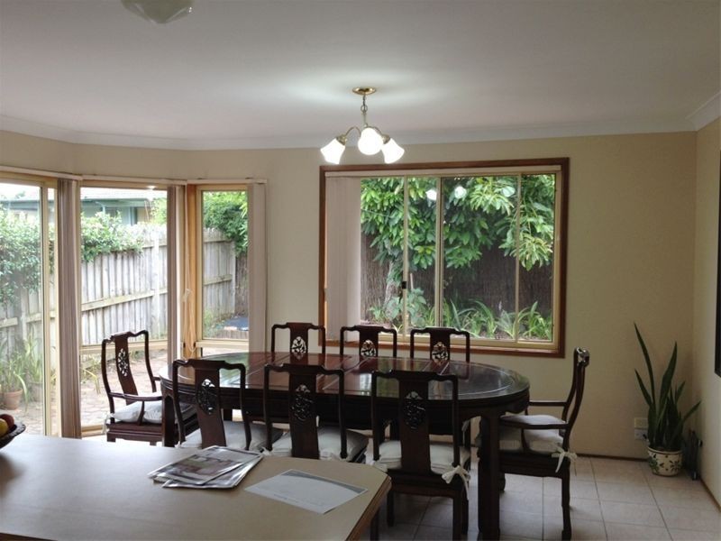 68  Daintree Dr, Wattle Grove NSW 2173
