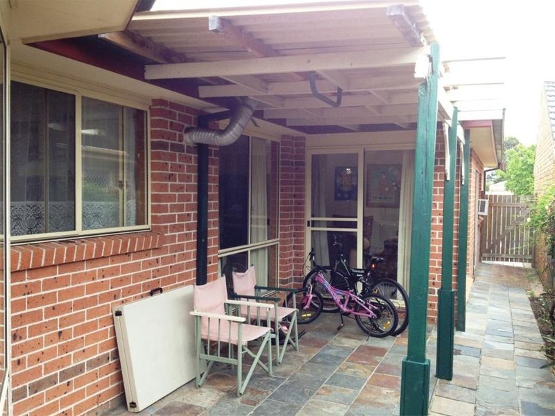 68  Daintree Dr, Wattle Grove NSW 2173