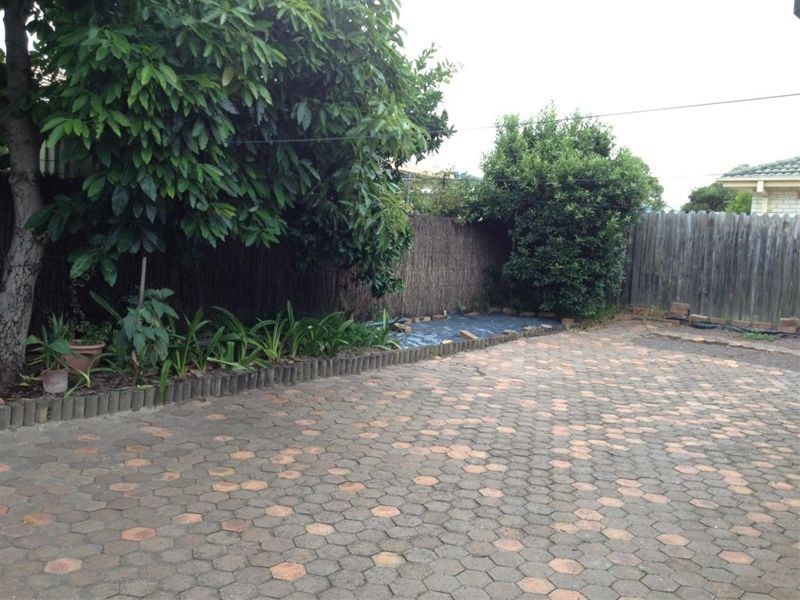 68  Daintree Dr, Wattle Grove NSW 2173