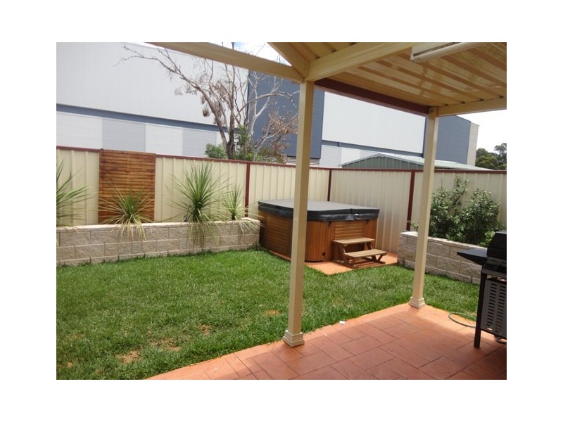 15 Derwent Court, Wattle Grove NSW 2173