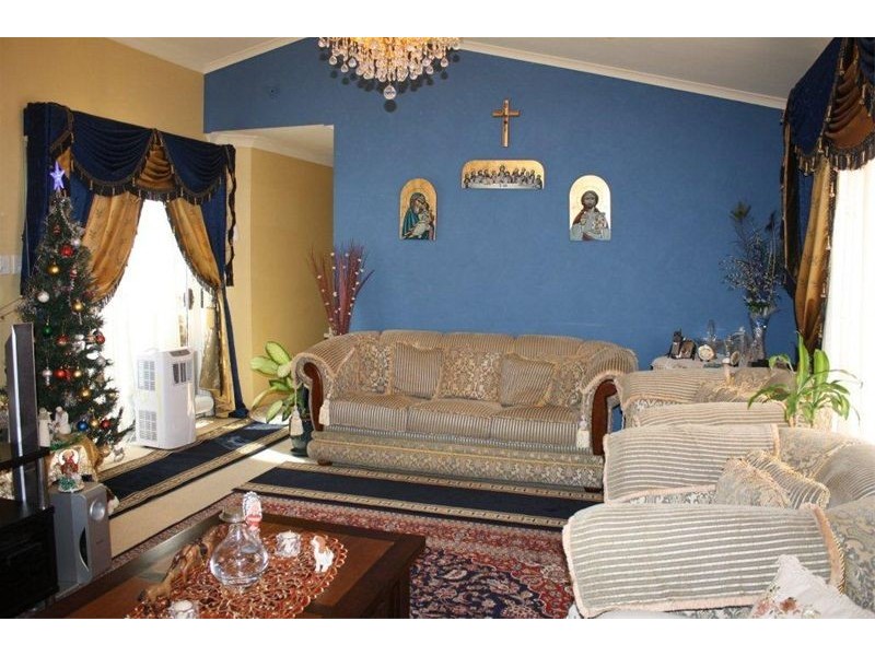 12  Esher Mews, Wattle Grove NSW 2173