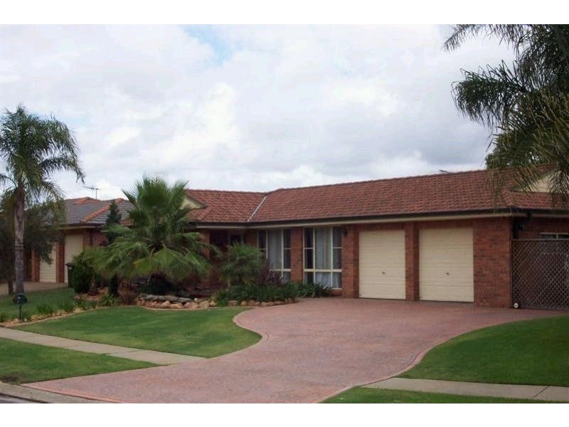 7 Daintree Drive, Wattle Grove NSW 2173