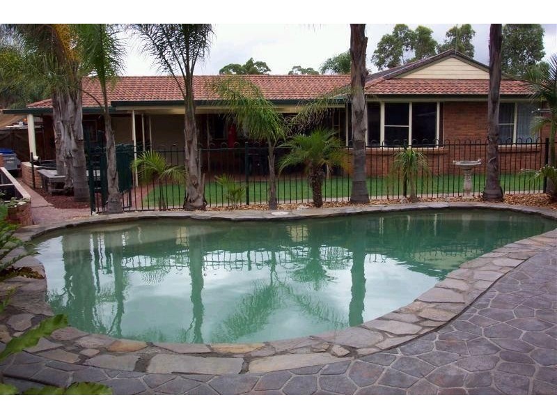 7 Daintree Drive, Wattle Grove NSW 2173