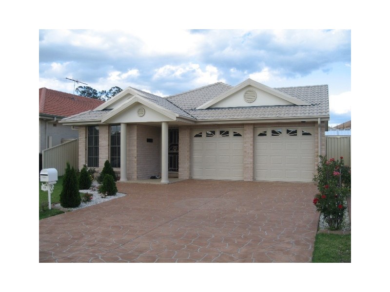 11 HENTY CLOSE, Prestons NSW 2170