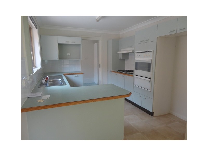 16 Collie Court, Wattle Grove NSW 2173