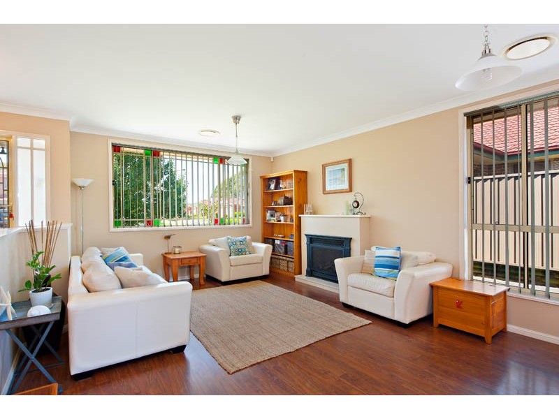 8 Corryton Crt, Wattle Grove NSW 2173