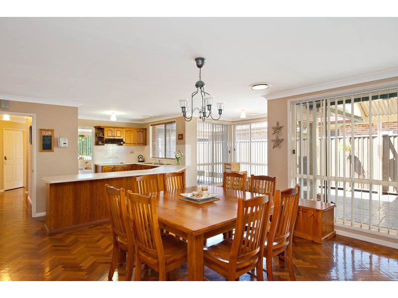 8 Corryton Crt, Wattle Grove NSW 2173