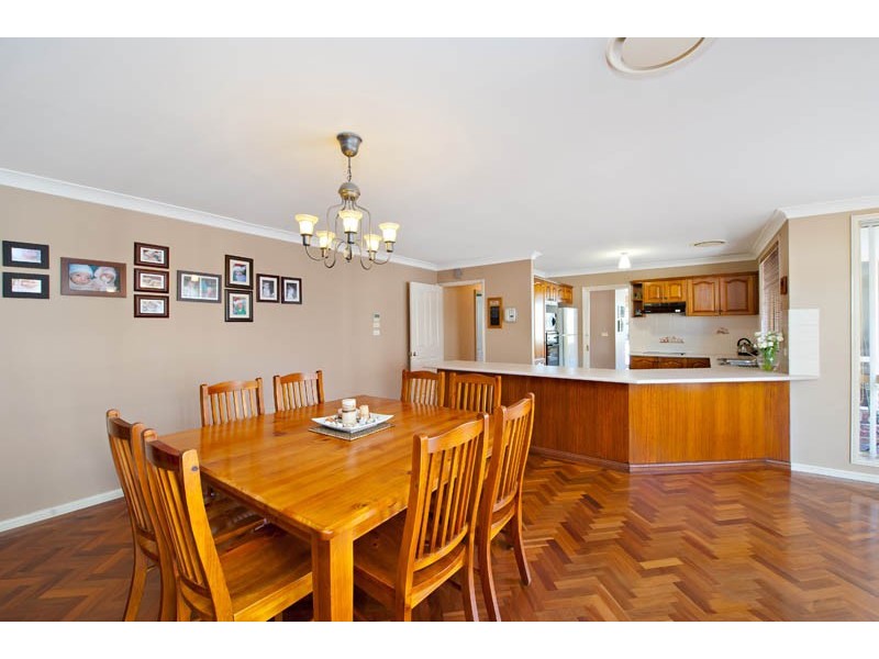 8 Corryton Crt, Wattle Grove NSW 2173