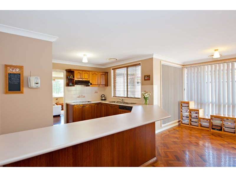 8 Corryton Crt, Wattle Grove NSW 2173