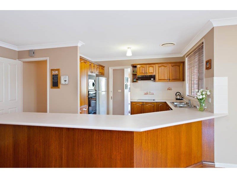 8 Corryton Crt, Wattle Grove NSW 2173