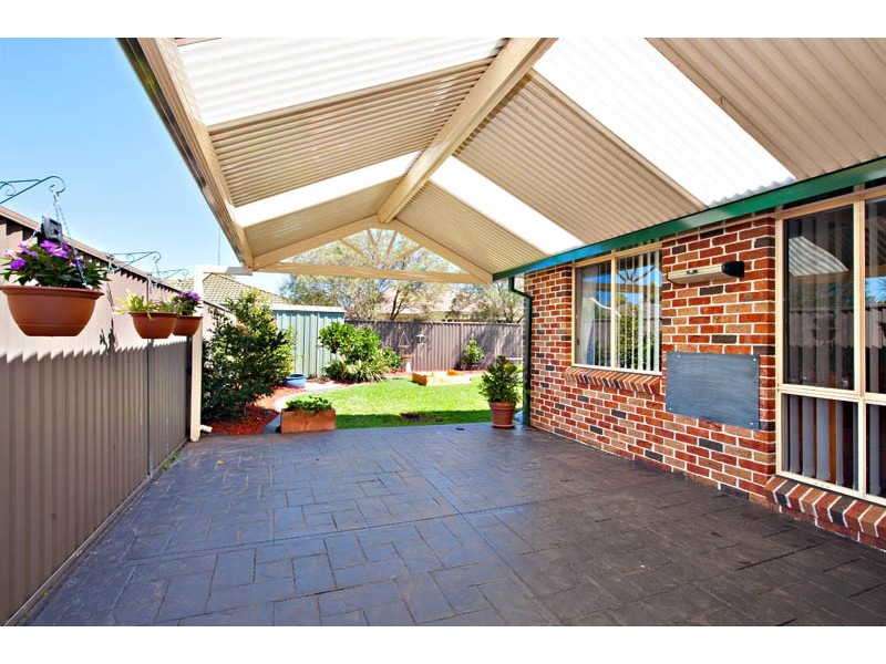 8 Corryton Crt, Wattle Grove NSW 2173