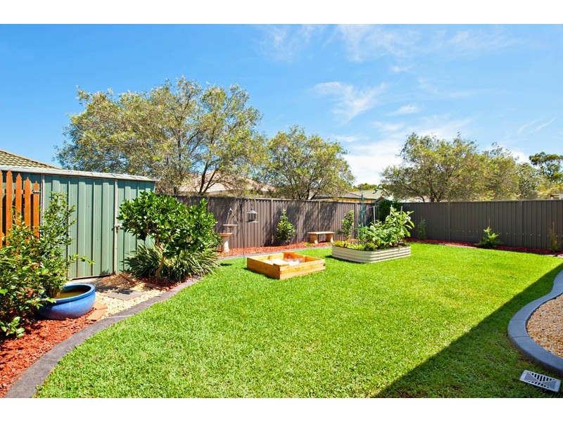 8 Corryton Crt, Wattle Grove NSW 2173