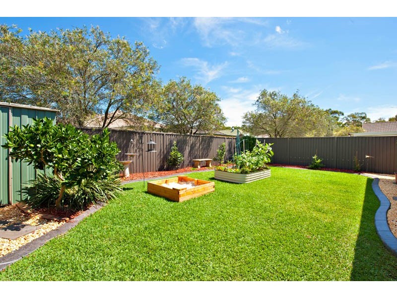 8 Corryton Crt, Wattle Grove NSW 2173