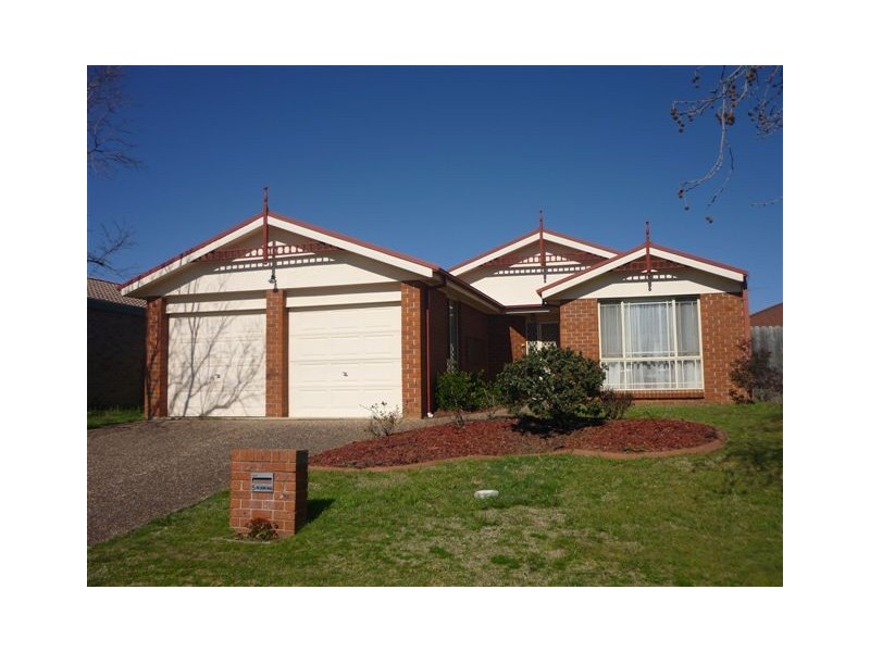 5 Farnborough Crt, Wattle Grove NSW 2173