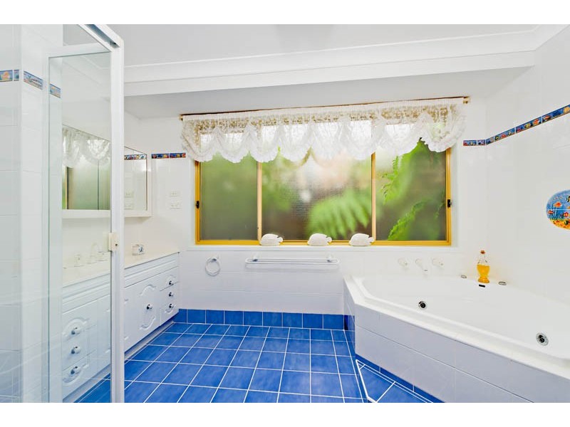 2  Lanyon Crt, Wattle Grove NSW 2173