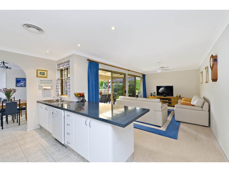 2  Lanyon Crt, Wattle Grove NSW 2173