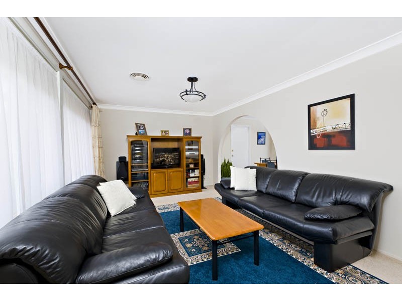 2  Lanyon Crt, Wattle Grove NSW 2173