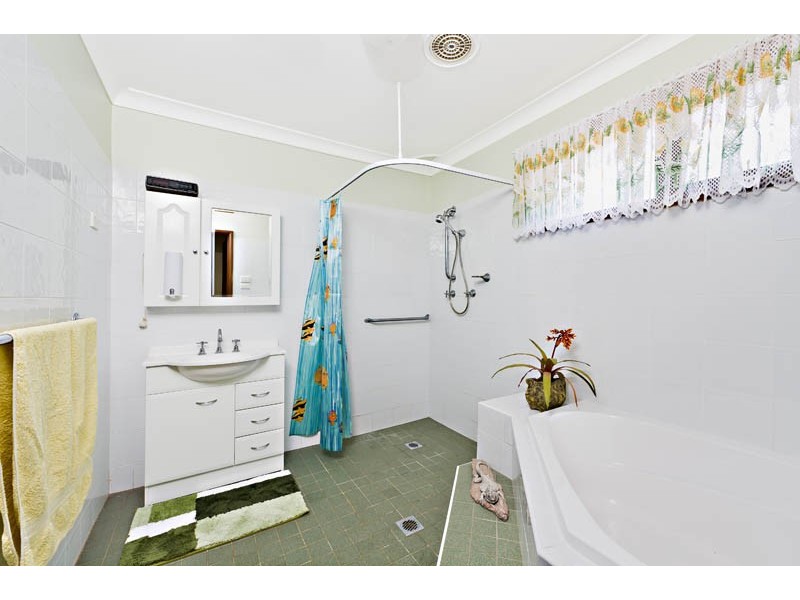 41  St George Cres, Sandy Point NSW 2172