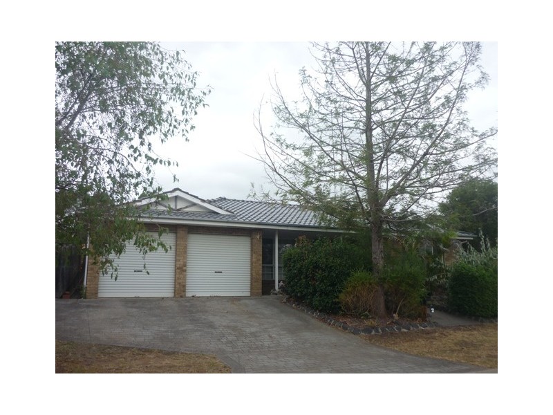 2 Oatlands Crt, Wattle Grove NSW 2173