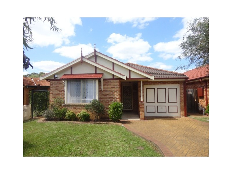 7 Corrin Court, Wattle Grove NSW 2173