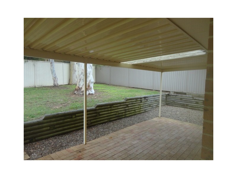 8 Merrang Court, Wattle Grove NSW 2173