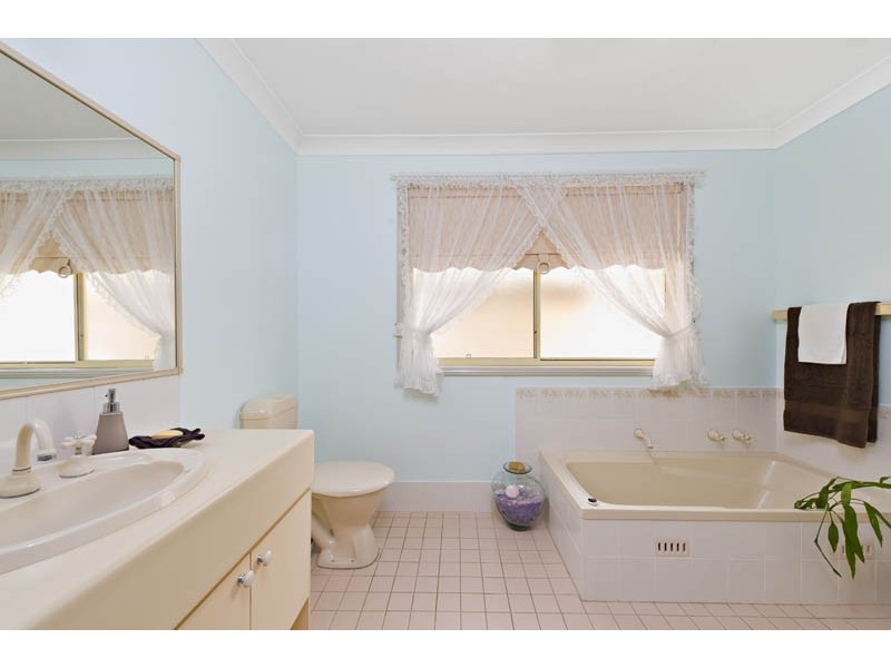 41  Birdwood Avenue, Wattle Grove NSW 2173