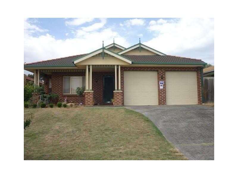 6 Stowe Crt, Wattle Grove NSW 2173