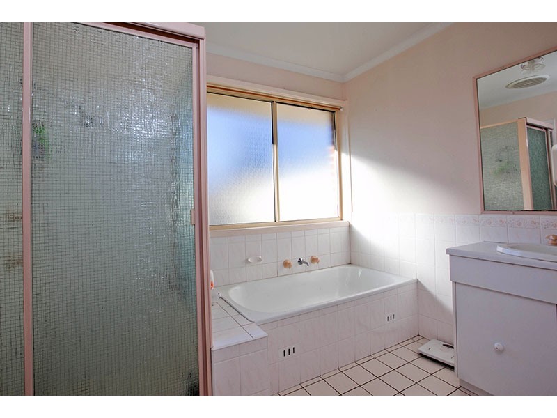 7 Larra Crt, Wattle Grove NSW 2173