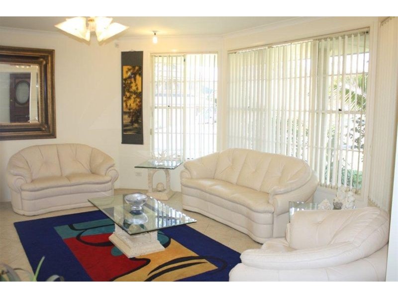 1 Woollsia Court, Voyager Point NSW 2172