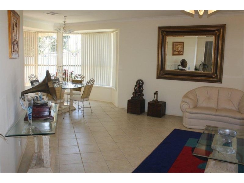 1 Woollsia Court, Voyager Point NSW 2172
