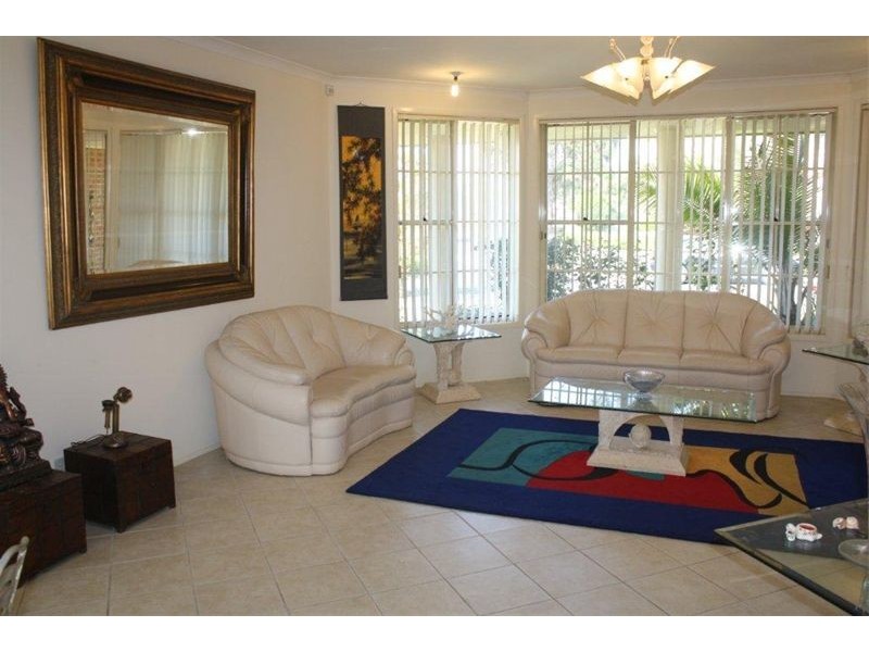 1 Woollsia Court, Voyager Point NSW 2172