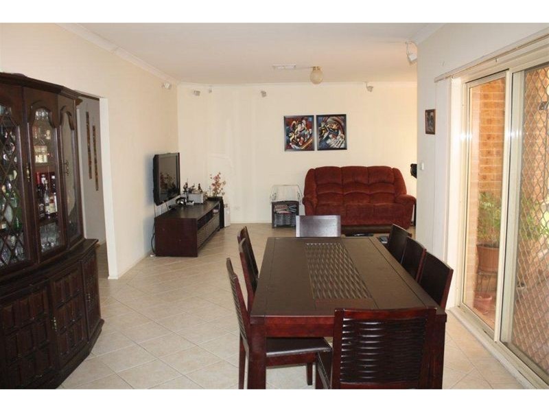 1 Woollsia Court, Voyager Point NSW 2172