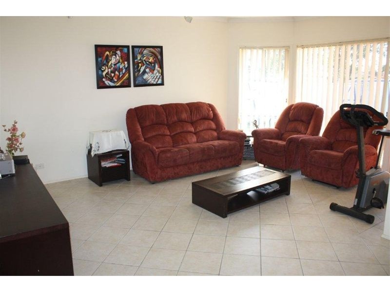 1 Woollsia Court, Voyager Point NSW 2172