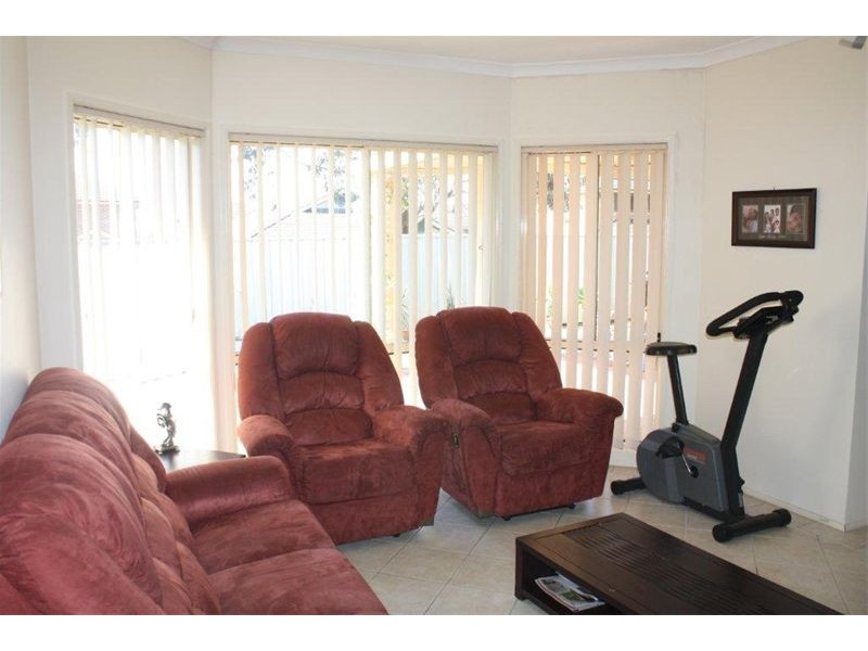 1 Woollsia Court, Voyager Point NSW 2172