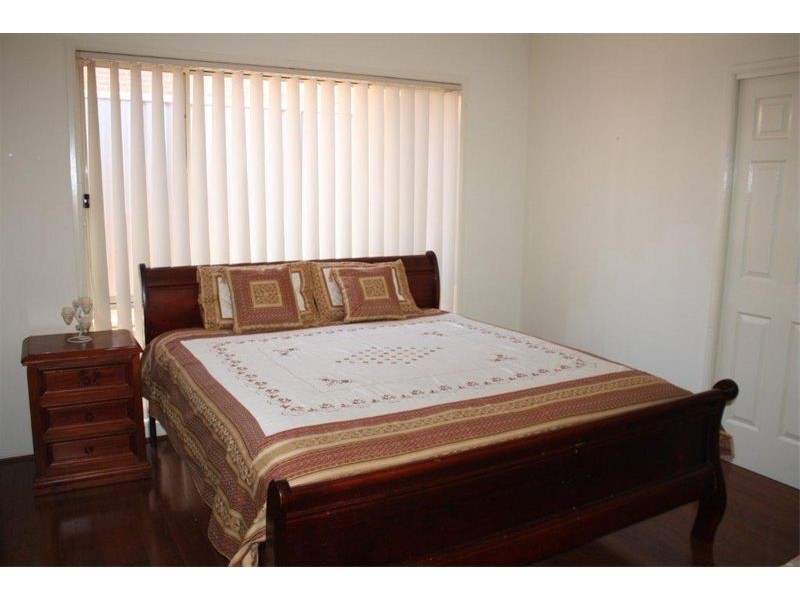 1 Woollsia Court, Voyager Point NSW 2172